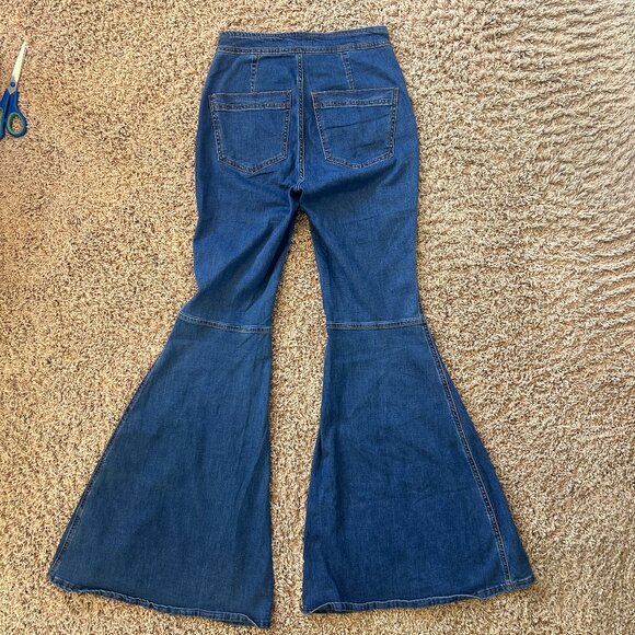 WE THE FREE Know Me Better Flare Jeans in Women's Size 27 Side Zip Flat Front - Picture 4 of 8